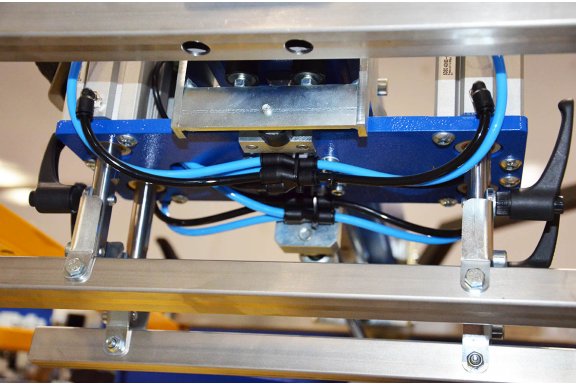 Regulation of air pressure on print head