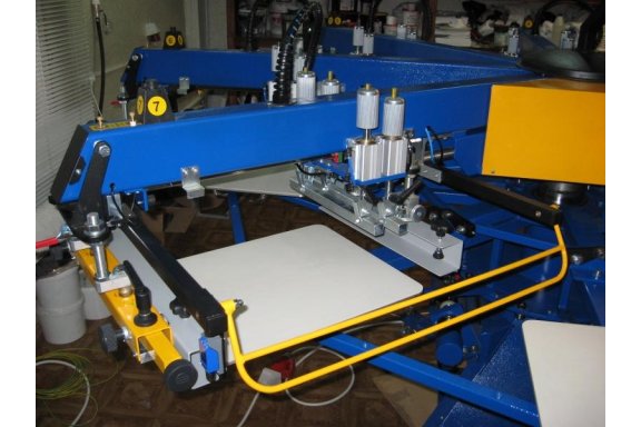 Front/rear screen holders (option)